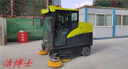 駕駛掃地車在現(xiàn)代建筑物清潔服務(wù)中的關(guān)鍵作用