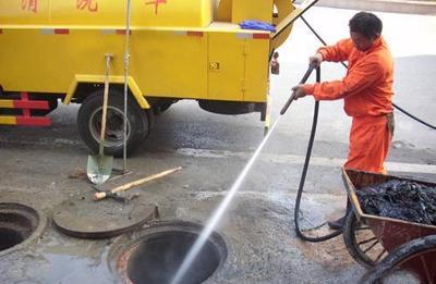 迎新春小區(qū)煥新顏——無錫開展下水道與污水池清理，保障居民歡度佳節(jié)